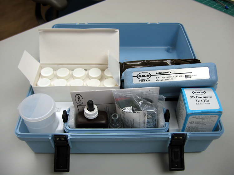 Kit de análisis químico del agua con reactivos y tiras de prueba para medir el pH